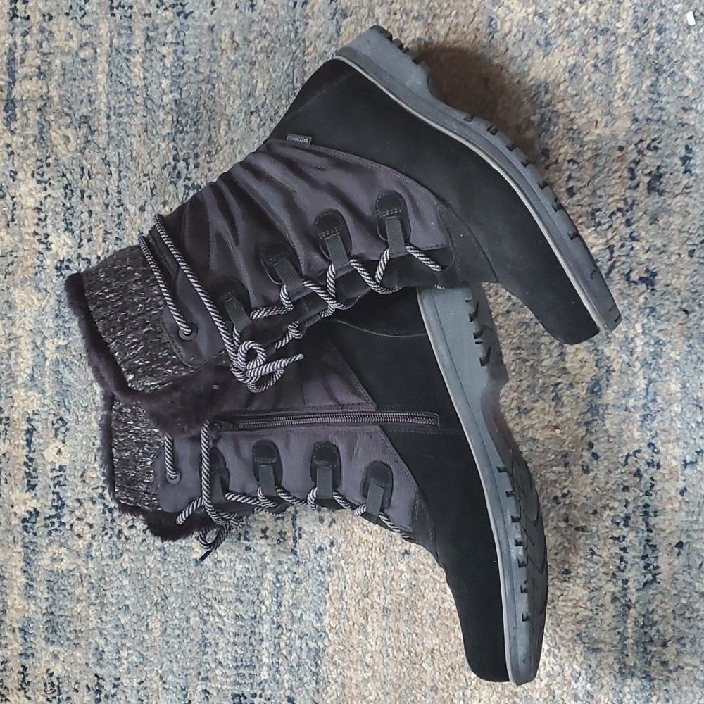 Baretraps Waterproof Boots size 9